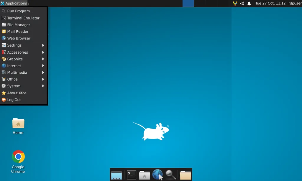 Màn hình làm việc của VPS Linux Desktop, menu Applications đang mở 